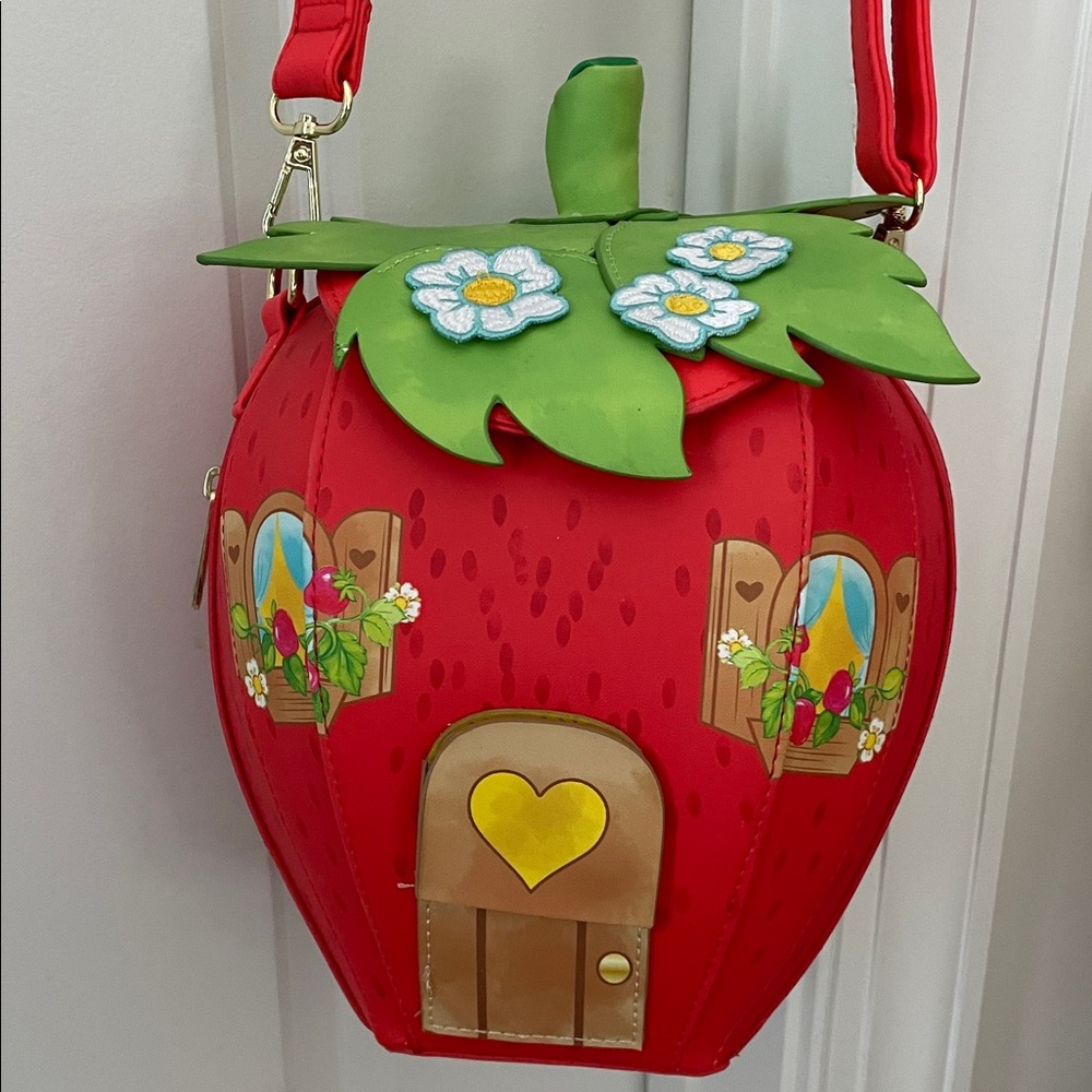 Loungefly Strawberry Shortcake 🍓 🍰 Scented Figural House Crossbody